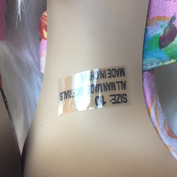 Hawaiian Print Lace Up Sandal Heels - Picture 4 of 4